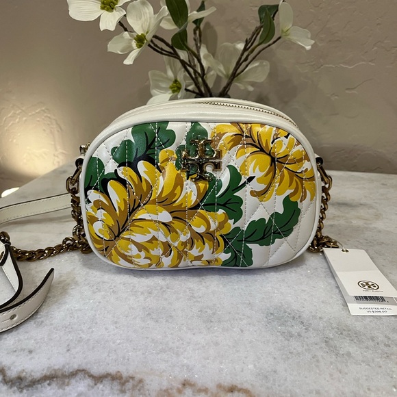 TORY BURCH NWT KIRA CHEVRON QUILTED FLORAL SMALL CAMERA BAG - Picture 2 of 9